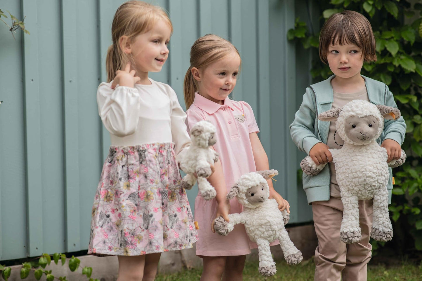 Kuscheltier Lita Lamm, Süßes Stofftier mit Kunststoffaugen, Kinder, Jungen & Mädchen, Soft Cuddly Friends, Plüschtier 20 cm, Weiß