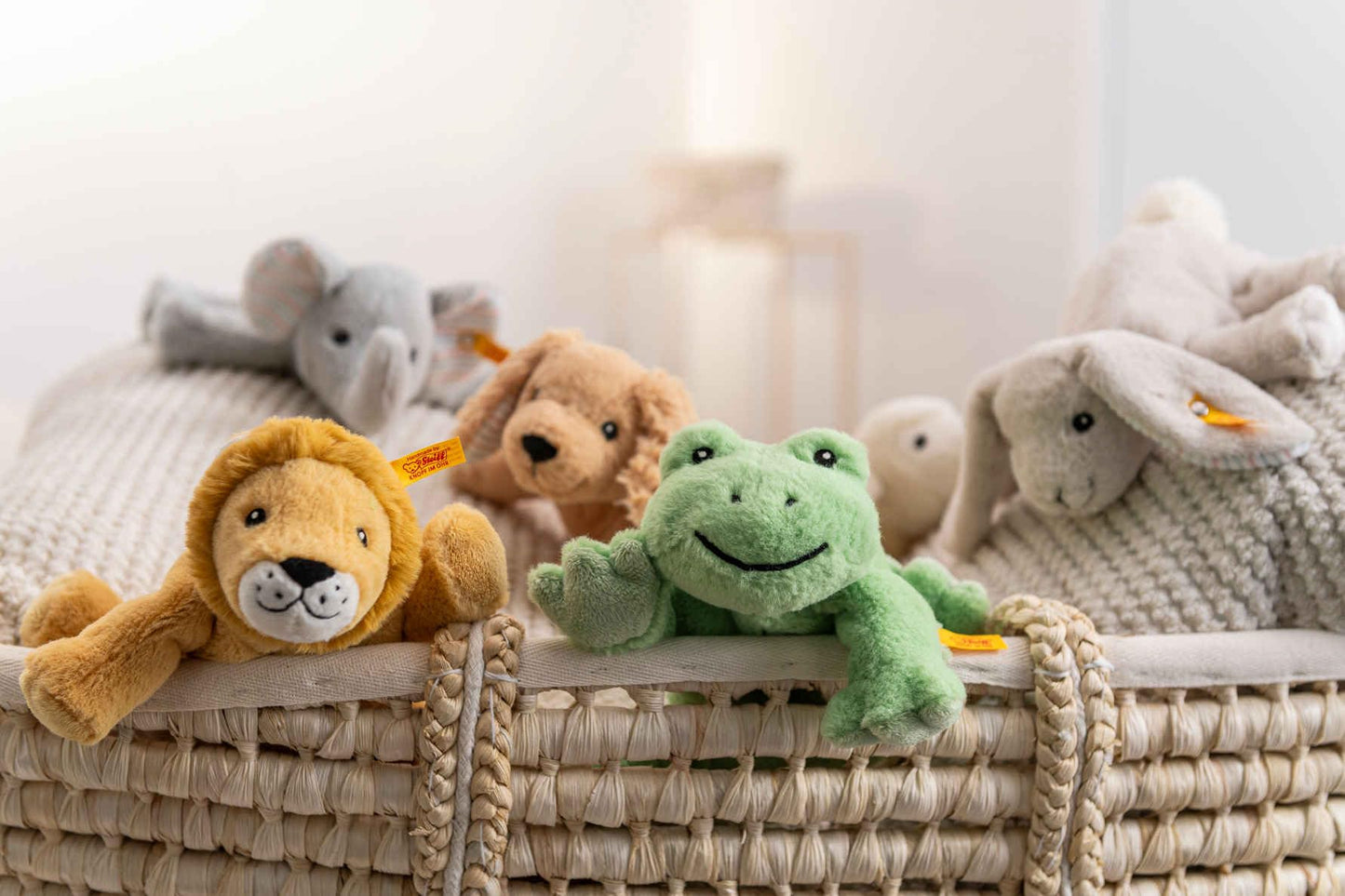 Floppy Trampili Elefant, 20cm, Gray Violet, Plüschtier liegend